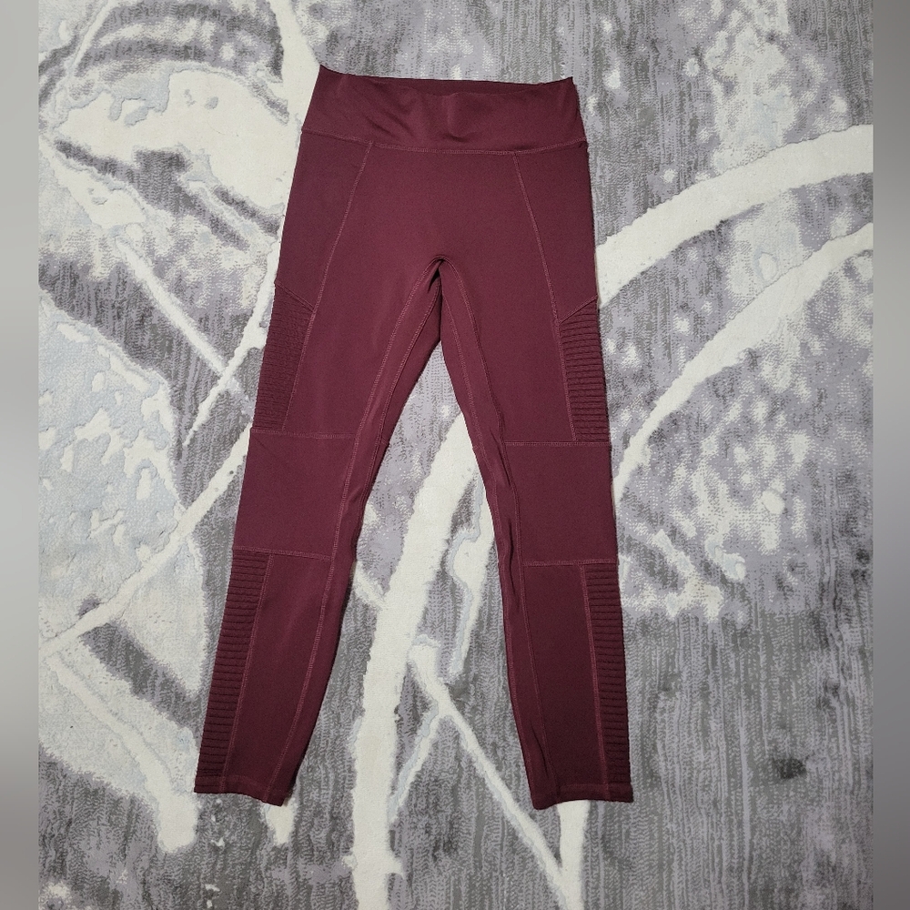 Fabletics High-Rise Women Leggings in Burgundy Size L